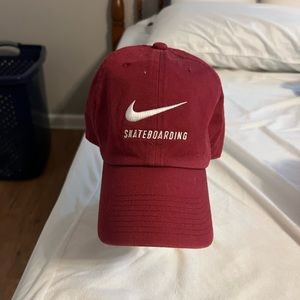 Nike skateboard hat never worn.